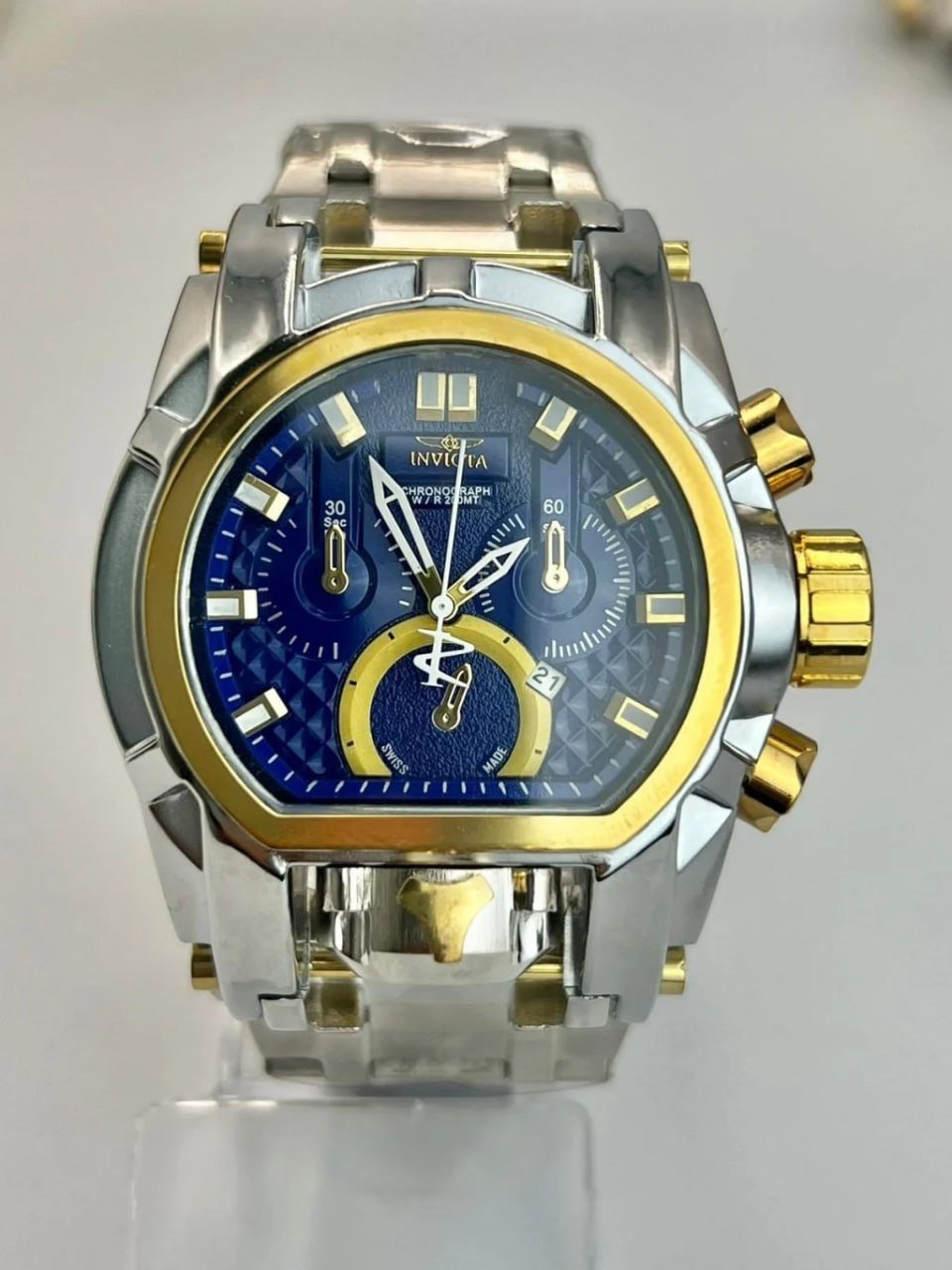 INVICTA MAGNUM